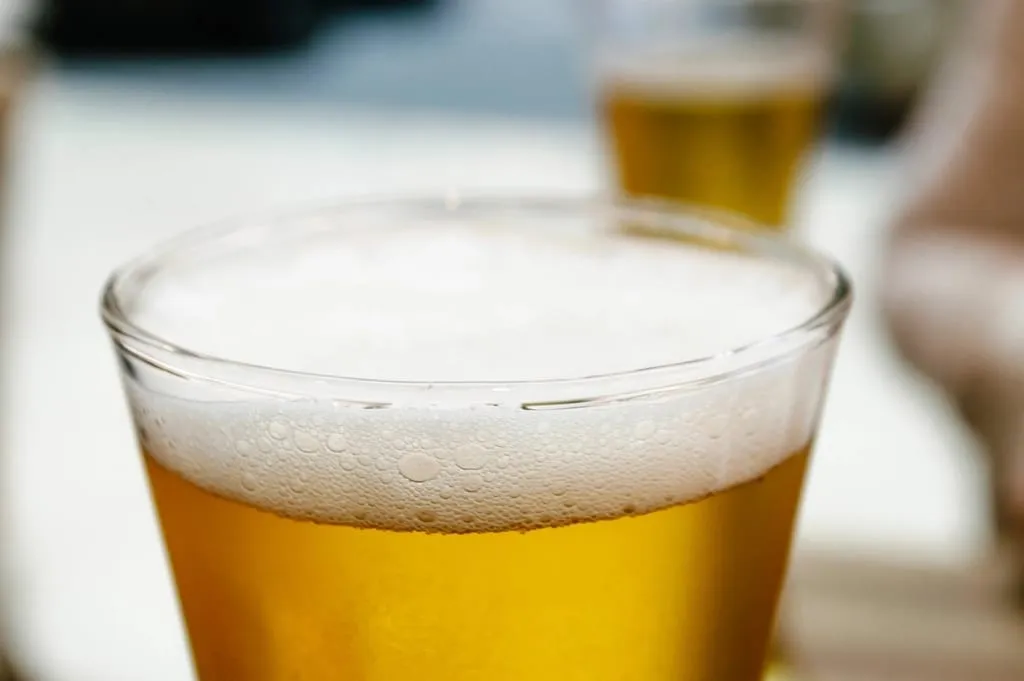 Une bière pression bien fraîche, mousse généreuse