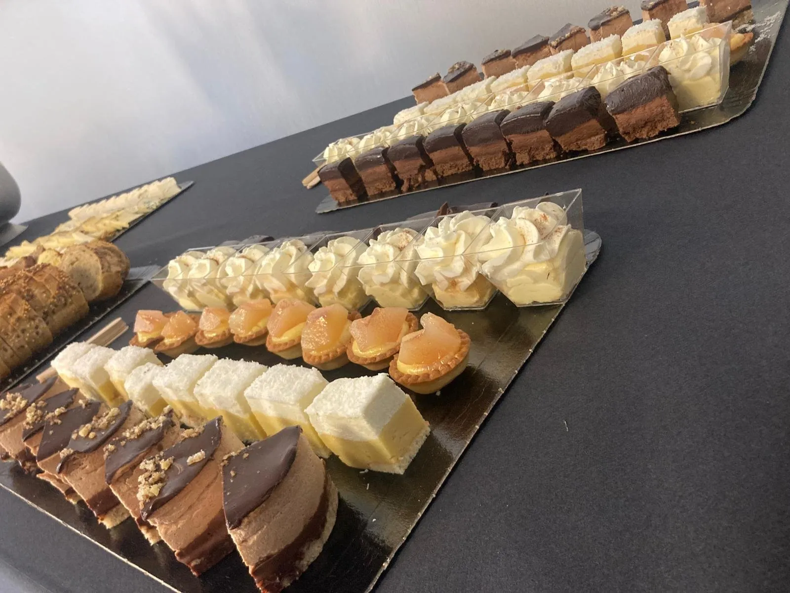Buffet de mignardises : entremets, choux et bouchées sucrées