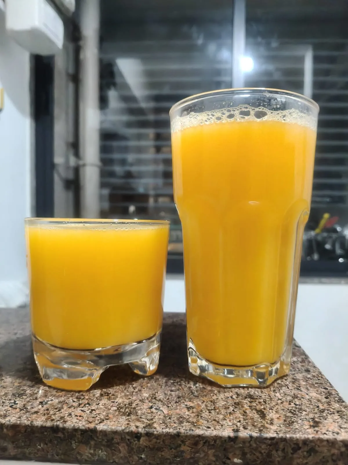 Deux verres de jus d'orange pressé